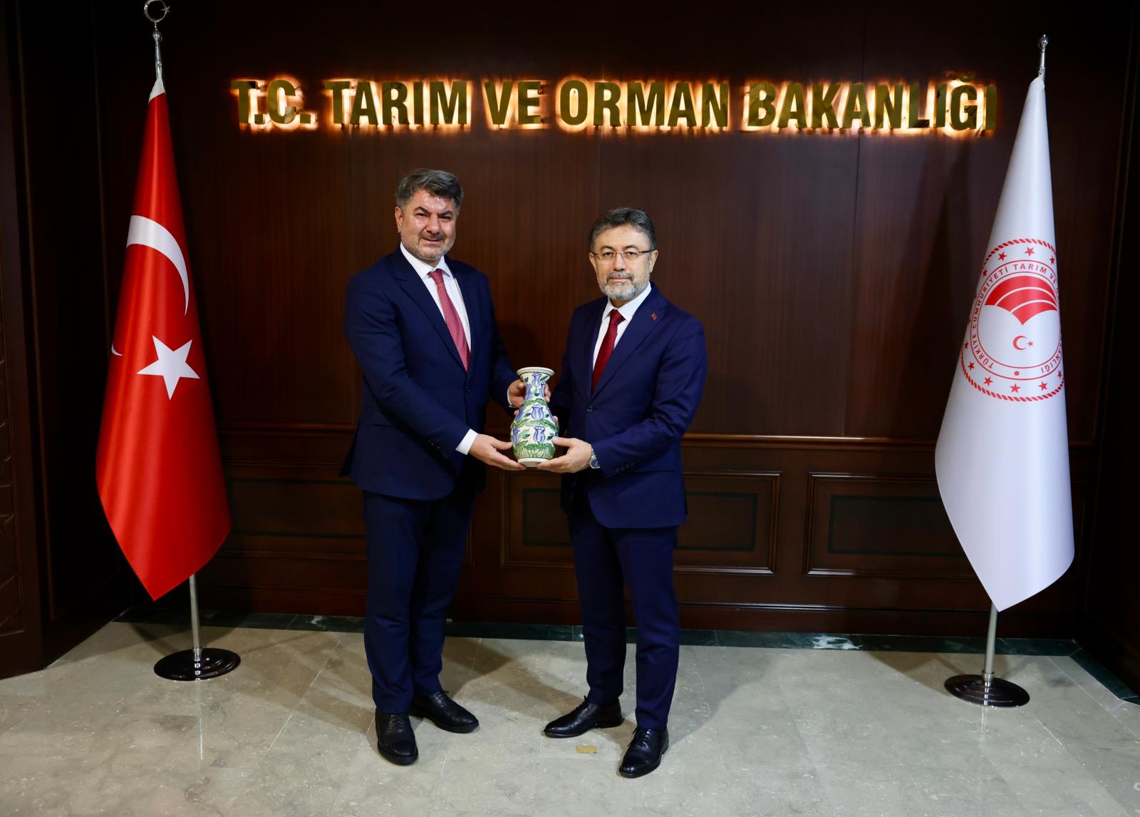 Türkiyədə işgüzar səfərdə olan TÜİB İdarə Heyəti Kənd Təsərrüfatı Naziri cənab İbrahim Yumaklı ilə görüşüb.